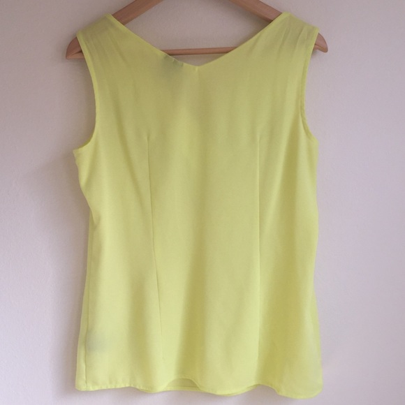 Worthington pleated v neck sleeveless top Size M - Picture 2 of 6